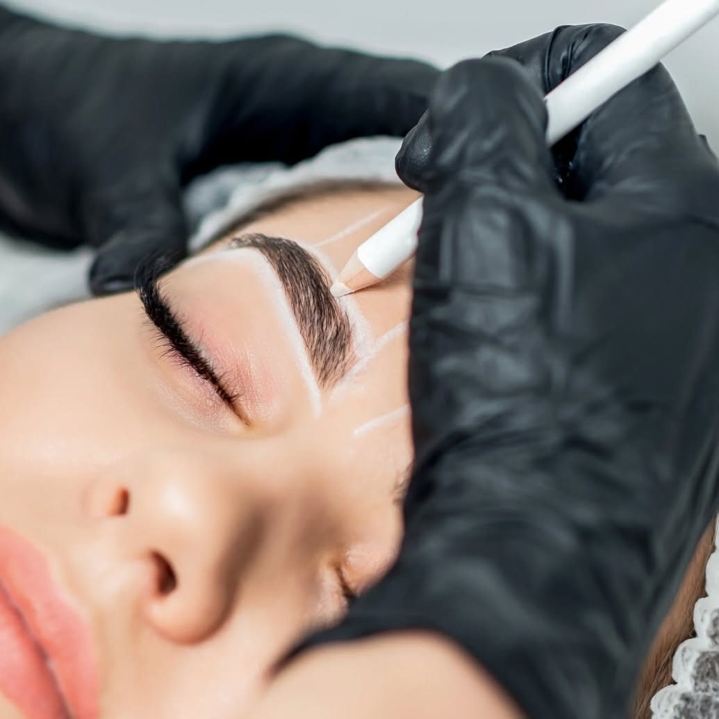 Brow mapping before a brow treatment