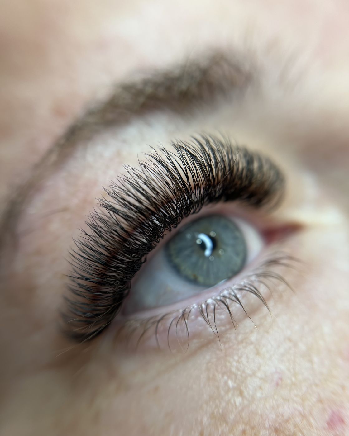 Volume lash extension set by Kasey